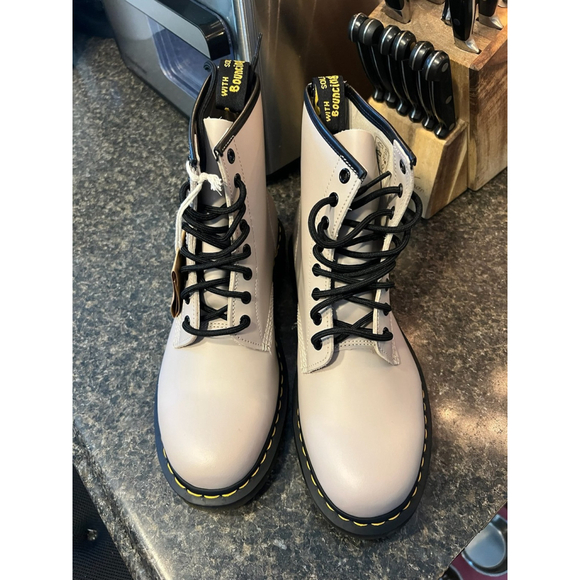 New DR. MARTENS 1460 SMOOTH LEATHER BOOTS - VINTAGE TAUPE - Picture 12 of 12